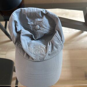 Northface hat - light grey. Adjustable